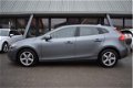 Volvo V40 - 2.0 D2 Summum [ LEDER STOELVERWARMING TREKHAAK NAVIGATIE ] - 1 - Thumbnail