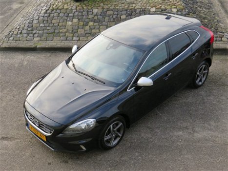 Volvo V40 - 2.0 D4 190 PK R-Design 1e EIGENAAR PANORAMA DAK LEER NAVI CRUISE - 1