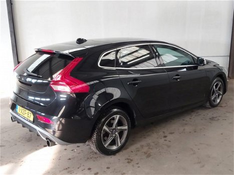 Volvo V40 - 2.0 D4 190 PK R-Design 1e EIGENAAR PANORAMA DAK LEER NAVI CRUISE - 1