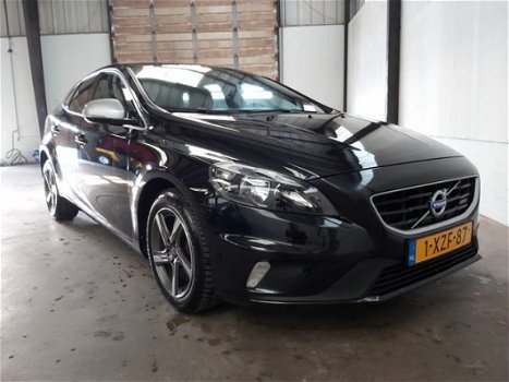 Volvo V40 - 2.0 D4 190 PK R-Design 1e EIGENAAR PANORAMA DAK LEER NAVI CRUISE - 1