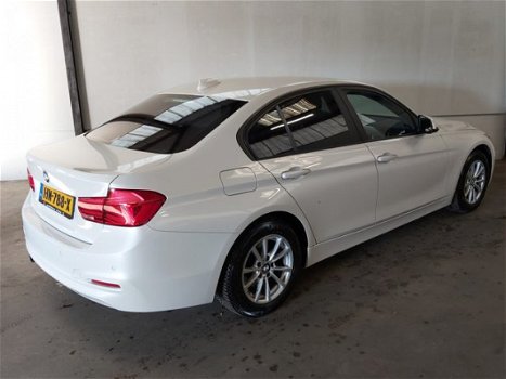 BMW 3-serie - 318i Essential 1e EIGENAAR NL AUTO SPORTSTOELEN WIT METALLIC NAVI ECC CRUISE - 1