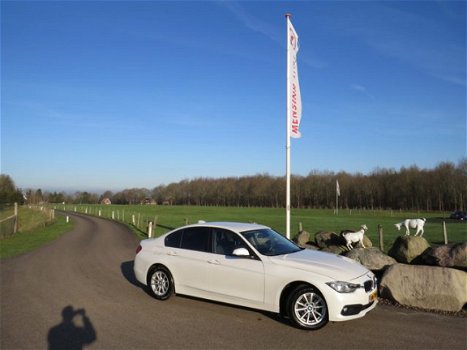 BMW 3-serie - 318i Essential 1e EIGENAAR NL AUTO SPORTSTOELEN WIT METALLIC NAVI ECC CRUISE - 1