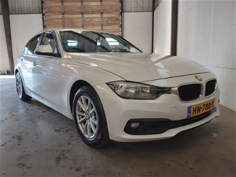 BMW 3-serie - 318i Essential 1e EIGENAAR NL AUTO SPORTSTOELEN WIT METALLIC NAVI ECC CRUISE - 1