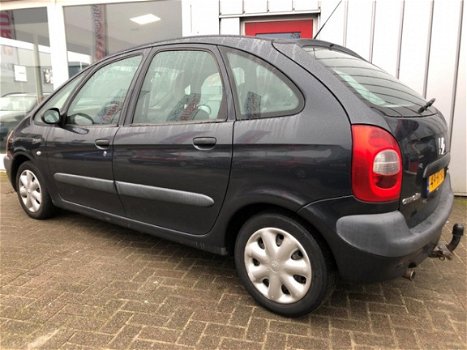 Citroën Xsara Picasso - 1.8i-16V Airco/ECC/Trekhaak - 1