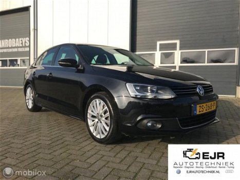 Volkswagen Jetta - 1.4 TSI Highline R Line , BOMVOLKEYLESS ENT - 1