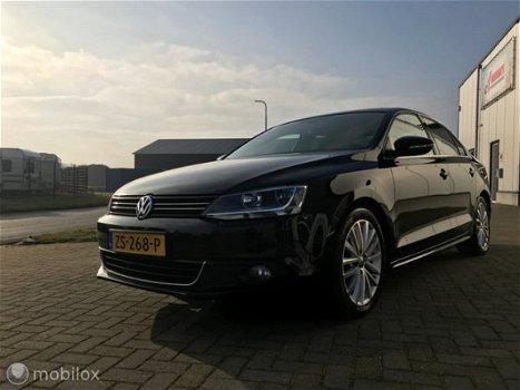 Volkswagen Jetta - 1.4 TSI Highline R Line , BOMVOLKEYLESS ENT - 1