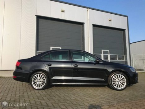 Volkswagen Jetta - 1.4 TSI Highline R Line , BOMVOLKEYLESS ENT - 1