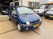 Renault Twingo - 1.2 Comfort / Apk / Panodak/ stuurbekr/ Elek ramen/ Nap - 1 - Thumbnail