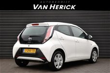 Toyota Aygo - 1.0 VVT-i x-play 5 deurs / Airco / Zuinig