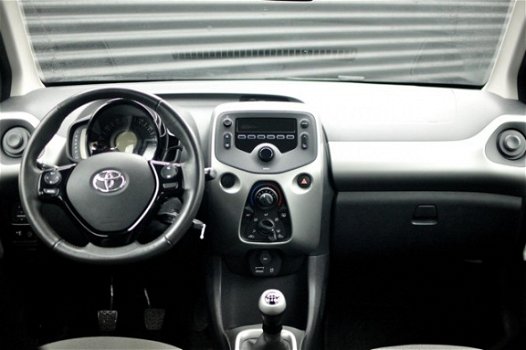 Toyota Aygo - 1.0 VVT-i x-play 5 deurs / Airco / Zuinig - 1