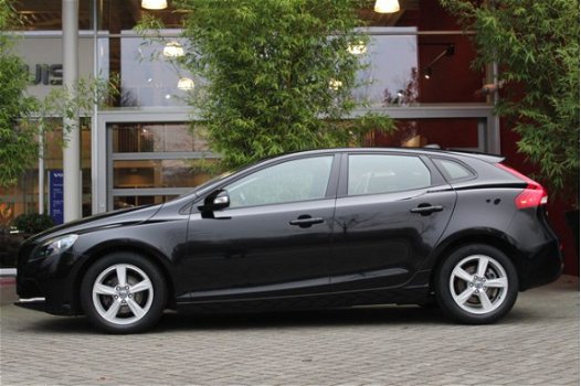 Volvo V40 - D2 115pk Kinetic | Navigatie / Park Assist / City Safety / Regensensor / 16