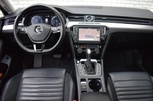 Volkswagen Passat Variant - 1.6 TDI Highline DSG R-Line PANORAMADAK/VIRTUAL-COCKPIT/BTW/XENON/EURO6 - 1