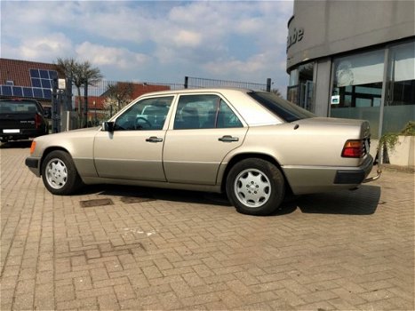 Mercedes-Benz E-klasse - e230 140000 KM ORIGINEEL NIEUWE STAAT 6999 EURO - 1