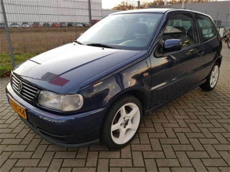 Volkswagen Polo - 1.6 aut - 1