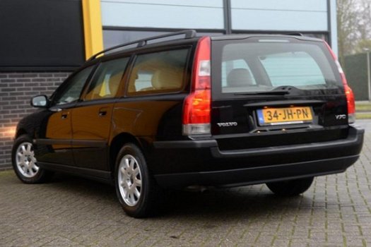 Volvo V70 - 2.4 Comfort Line / Leder / Airco / Goed onderhouden / Elec pakket / Allu velgen - 1