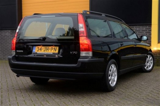 Volvo V70 - 2.4 Comfort Line / Leder / Airco / Goed onderhouden / Elec pakket / Allu velgen - 1