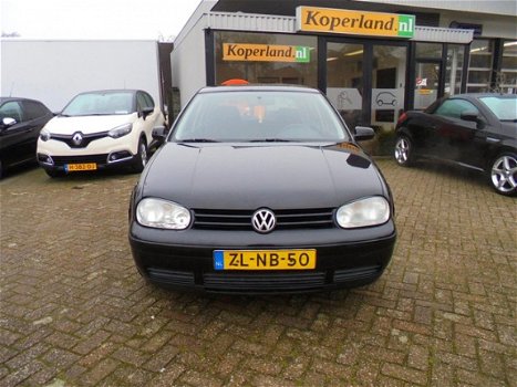 Volkswagen Golf - 2.0 Highline / APK BIJ AFLEVERING / AIRCO / - 1