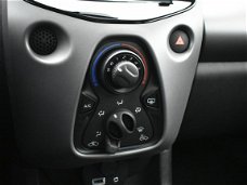 Toyota Aygo - 5-Drs 1.0 X-Play