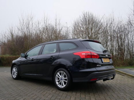 Ford Focus Wagon - 1.5 TDCi Edition Navi Airco Alu - 1