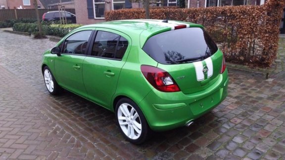 Opel Corsa - 1.4-16V Design Edition sportief met navi, cruise en airco en PDC. Moet je gezien hebben - 1