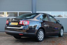 Volkswagen Jetta - 1.6 FSI Comfortline Business 116PK | Airco | Cruise | Navi