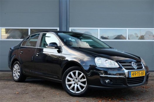 Volkswagen Jetta - 1.6 FSI Comfortline Business 116PK | Airco | Cruise | Navi - 1