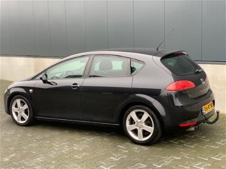 Seat Leon - 2.0 FSI Stylance Airco/N.A.P/Nieuwe Apk - 1