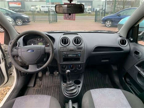 Ford Fiesta - 1.4-16V Ambiente Benzine 5 Drs Luxe uitvoering Rijdt en schakelt perfect - 1