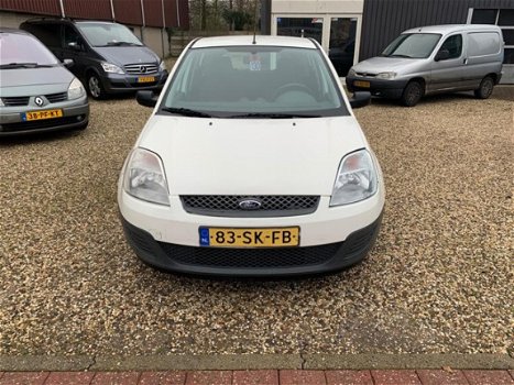 Ford Fiesta - 1.4-16V Ambiente Benzine 5 Drs Luxe uitvoering Rijdt en schakelt perfect - 1