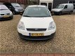 Ford Fiesta - 1.4-16V Ambiente Benzine 5 Drs Luxe uitvoering Rijdt en schakelt perfect - 1 - Thumbnail