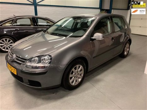 Volkswagen Golf - 1.6 FSI Sportline - 1