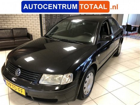 Volkswagen Passat - 1.6 Comfortline - 1