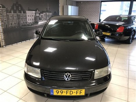 Volkswagen Passat - 1.6 Comfortline - 1