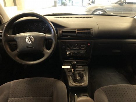 Volkswagen Passat - 1.6 Comfortline - 1