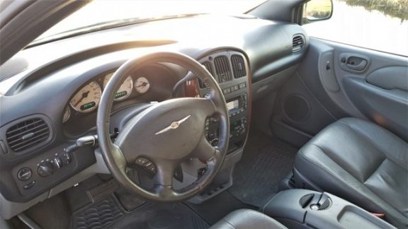 Chrysler Voyager - 3.3i V6 SE, Automaat 6 Pers - 1