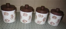 4 opalglazen witte potten met bruine deksels RETRO