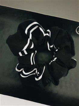 Superleuke scrunchie zwart wit - 1