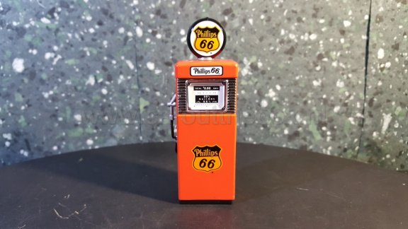 1951 Wayne gas pump PHILLIPS 66 ethyl 1:18 Greenlight - 1