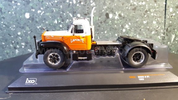 Mack B 61 1953 oranje 1:43 Ixo - 1