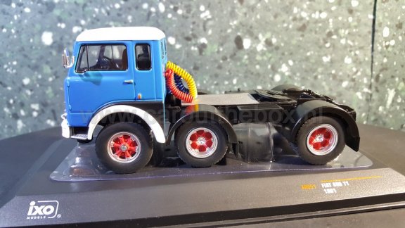 Fiat 690 T1 1961 blauw/wit 1:43 Ixo - 1