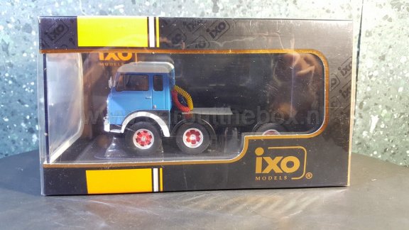 Fiat 690 T1 1961 blauw/wit 1:43 Ixo - 4