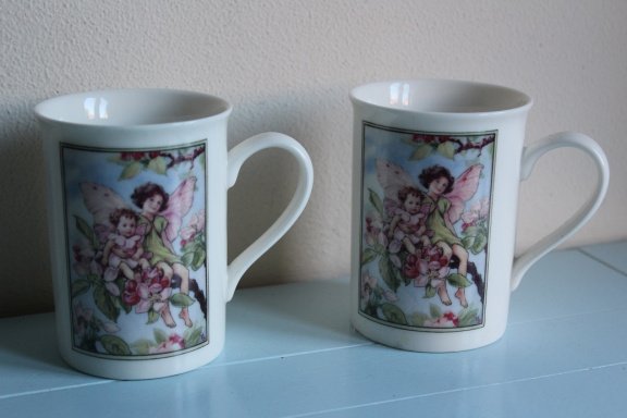 2 bekers Bloemenkinderen - uitgave Douwe Egberts - nr. 1