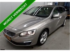 Volvo V60 - 2.4 D6 AWD *16.990 incl.*Plug-In Hybrid Momentum AUT. / NAVI / AIRCO-ECC / LEDER / PDC /