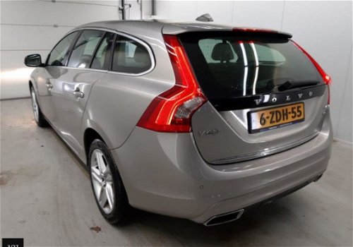 Volvo V60 - 2.4 D6 AWD *16.990 incl.*Plug-In Hybrid Momentum AUT. / NAVI / AIRCO-ECC / LEDER / PDC / - 1