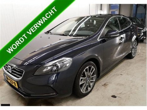 Volvo V40 - 2.0 D2 Summum Business / NAVI / AIRCO-ECC / PANORAMADAK / LEDER / LMV / PDC / TREKHAAK / - 1