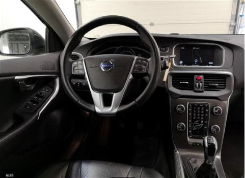 Volvo V40 - 2.0 D2 Summum Business / NAVI / AIRCO-ECC / PANORAMADAK / LEDER / LMV / PDC / TREKHAAK / - 1