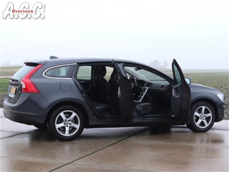 Volvo V60 - 2.0 D3 Navi Cruise Control PDC 150pk - 1