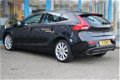 Volvo V40 - 1.6 T3 150 PK Momentum Camera - Navi - Keyless - 1 - Thumbnail