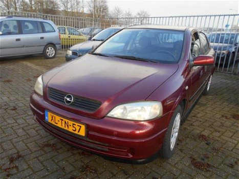 Opel Astra - 1.6-16V Club - 1