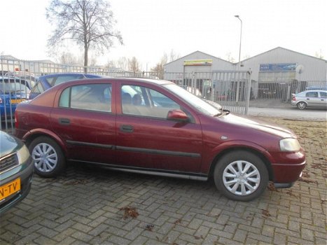 Opel Astra - 1.6-16V Club - 1